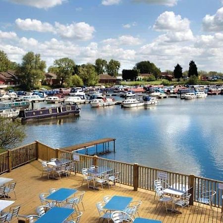 Beautiful 2 Bedroom Helmsley Lodge Northampton Esterno foto