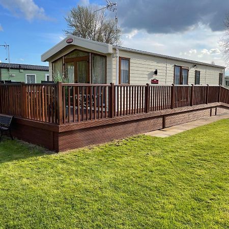 Beautiful 2 Bedroom Helmsley Lodge Northampton Esterno foto
