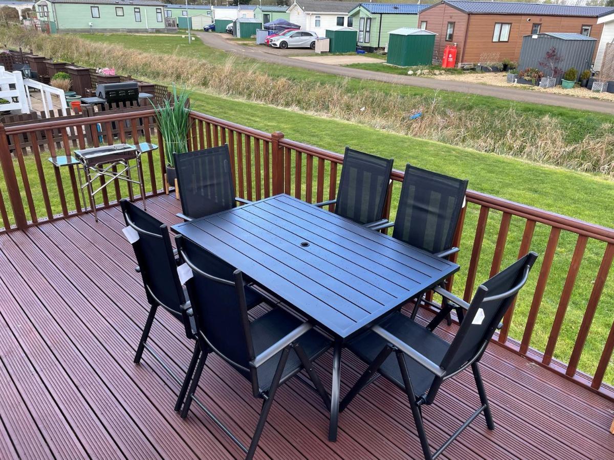 Beautiful 2 Bedroom Helmsley Lodge Northampton Esterno foto