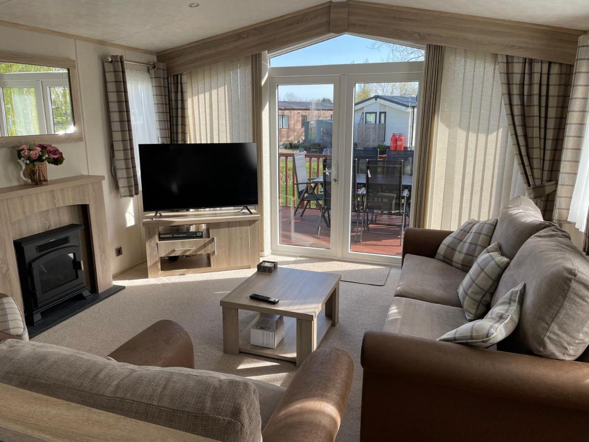 Beautiful 2 Bedroom Helmsley Lodge Northampton Esterno foto