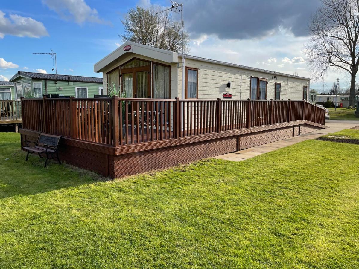 Beautiful 2 Bedroom Helmsley Lodge Northampton Esterno foto