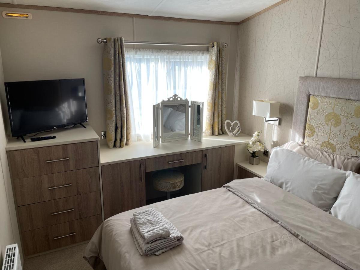 Beautiful 2 Bedroom Helmsley Lodge Northampton Esterno foto