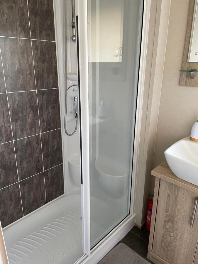 Beautiful 2 Bedroom Helmsley Lodge Northampton Esterno foto